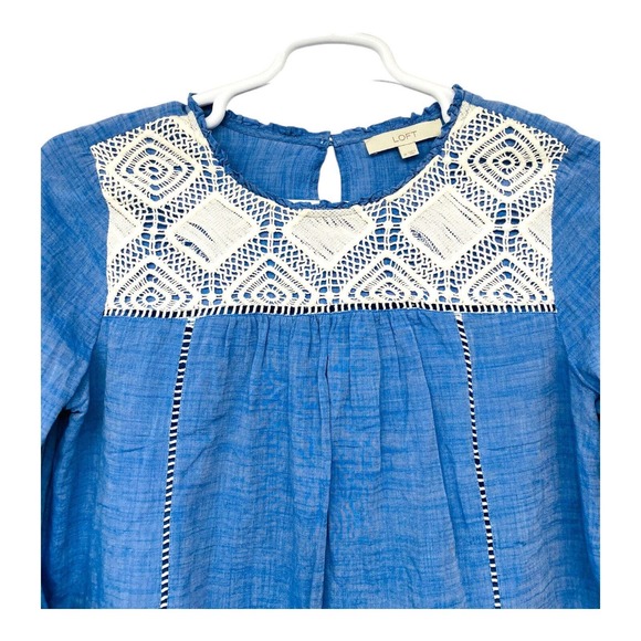 Ann Taylor Loft Chambray Top Size M Ladder Lace Crochet 3/4 Flutter Sleeve - Picture 3 of 7